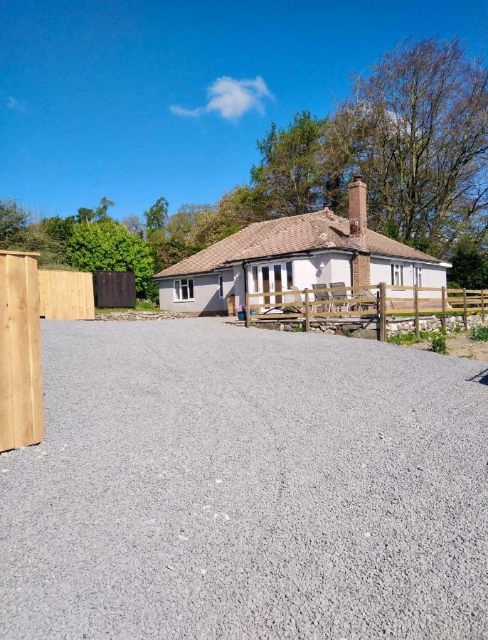 3 Bedroom Bungalow In Llanrhaeadr Ym 奥斯威斯 外观 照片