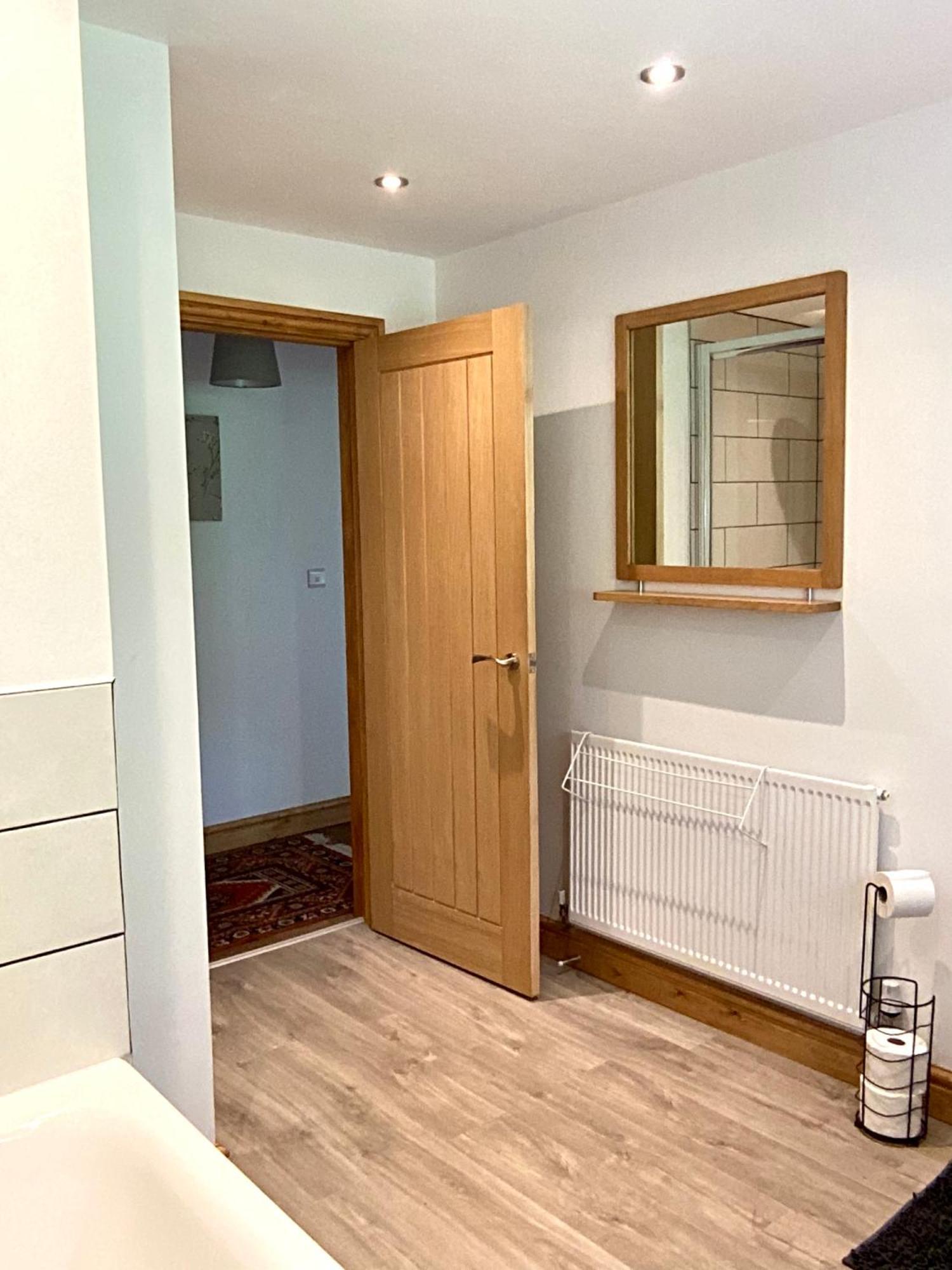3 Bedroom Bungalow In Llanrhaeadr Ym 奥斯威斯 外观 照片