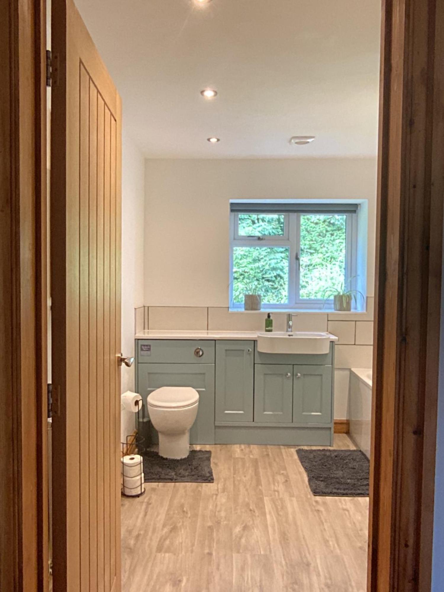 3 Bedroom Bungalow In Llanrhaeadr Ym 奥斯威斯 外观 照片