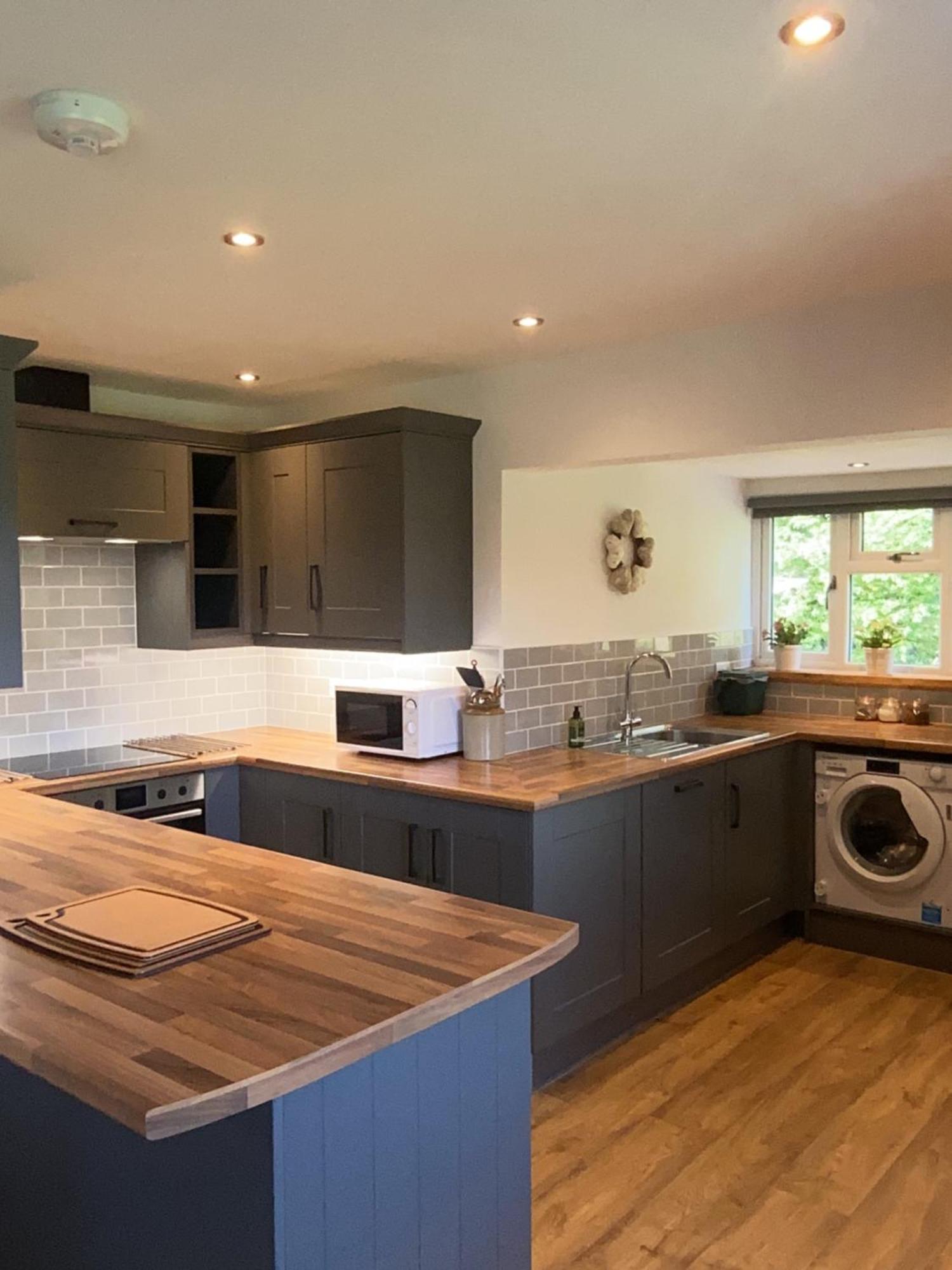 3 Bedroom Bungalow In Llanrhaeadr Ym 奥斯威斯 外观 照片